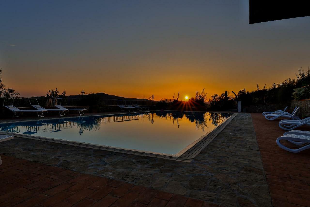 Tenuta Colombaio Bed and Breakfast Casole dʼElsa Εξωτερικό φωτογραφία